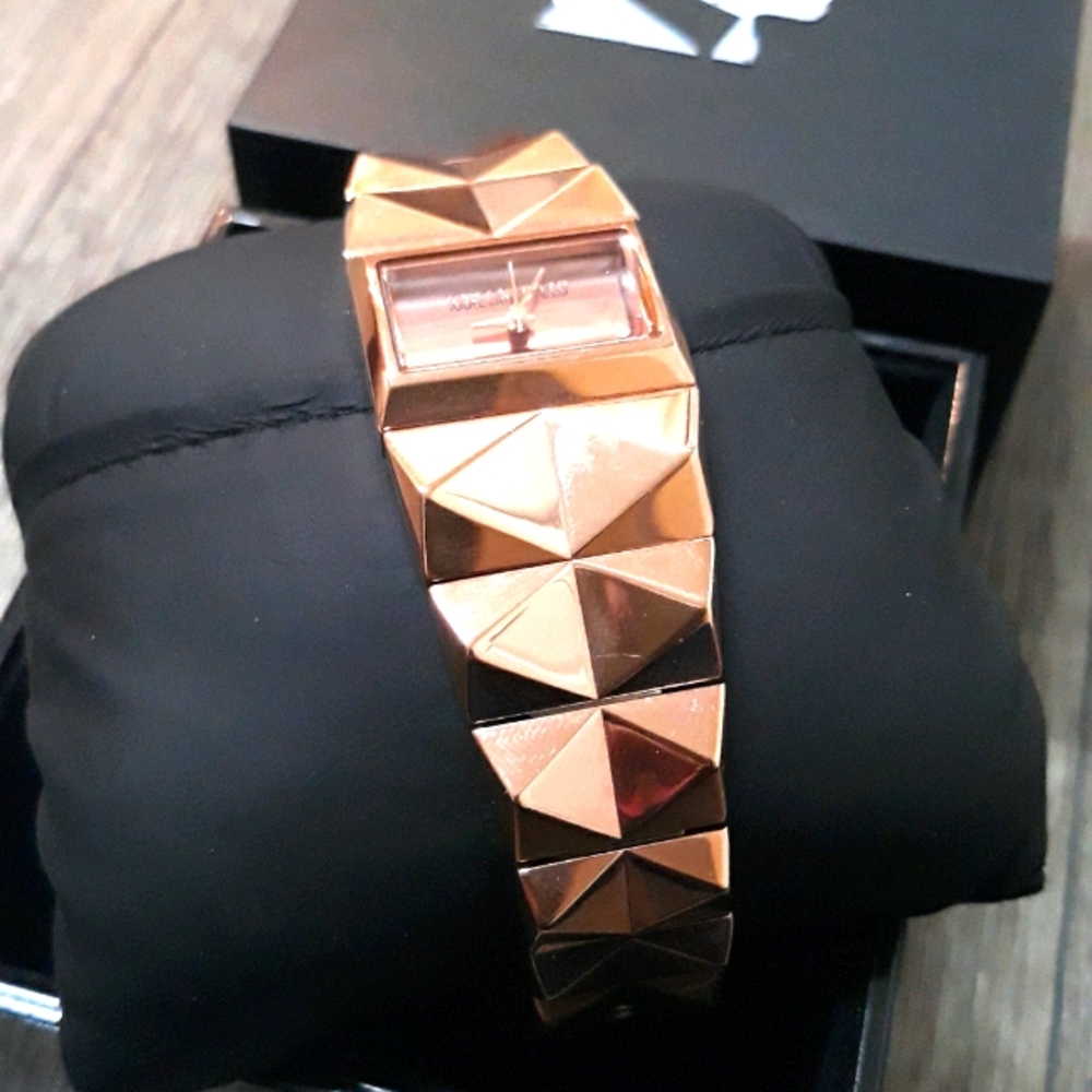 Ladies Watch Rose Gold brand new never worn